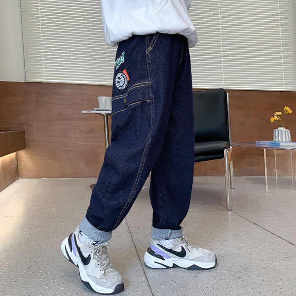 Blugi de primăvară pentru băiat cu inscripții brodate și buzunar