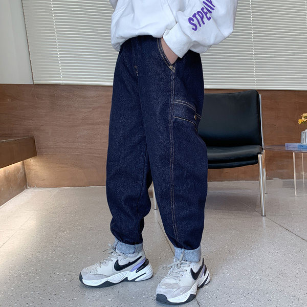 Blugi de primăvară pentru băiat cu inscripții brodate și buzunar