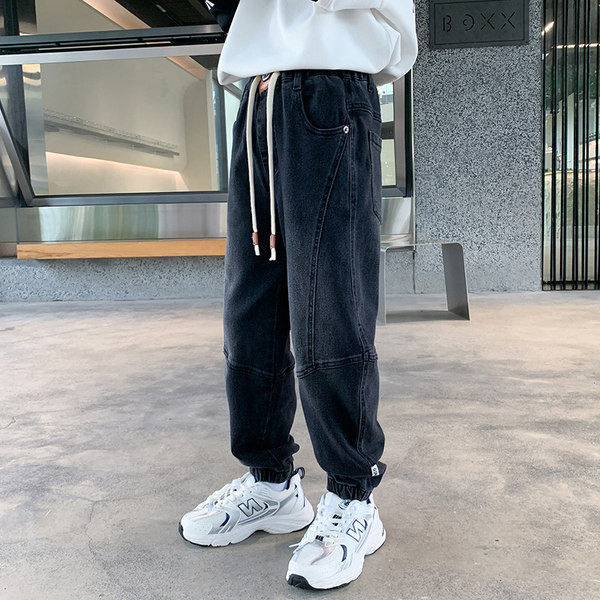 Vaikiški džinsai su kišenėmis ir raišteliais