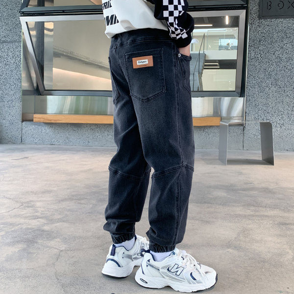 Vaikiški džinsai su kišenėmis ir raišteliais