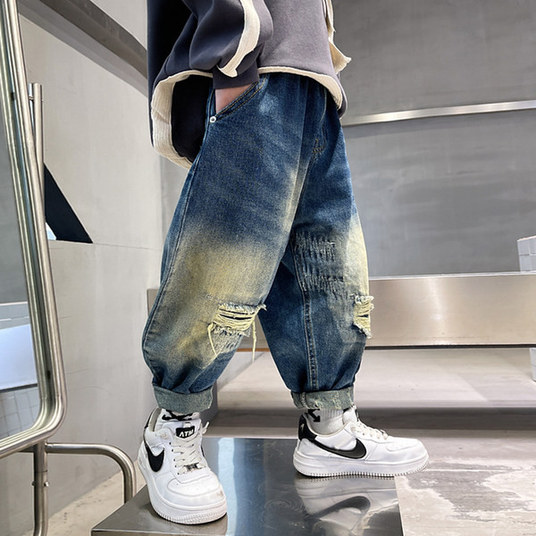 Vaikiški džinsai su plėšytais motyvais ir kišene