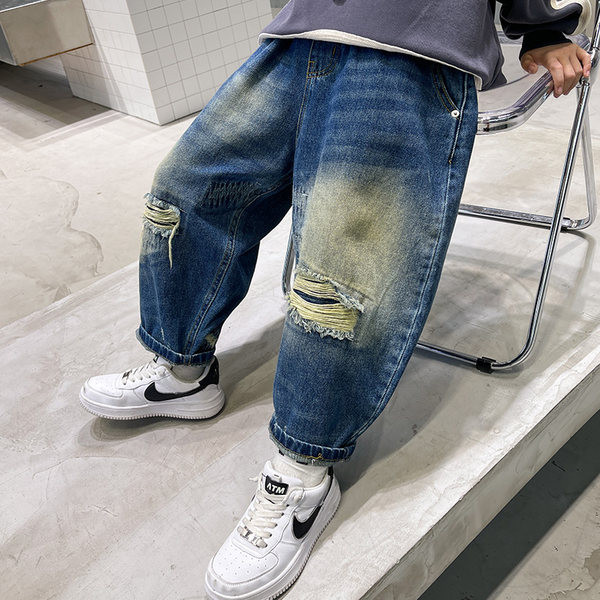 Vaikiški džinsai su plėšytais motyvais ir kišene