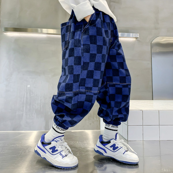 Taskuga ruudulised lasteteksad poistele