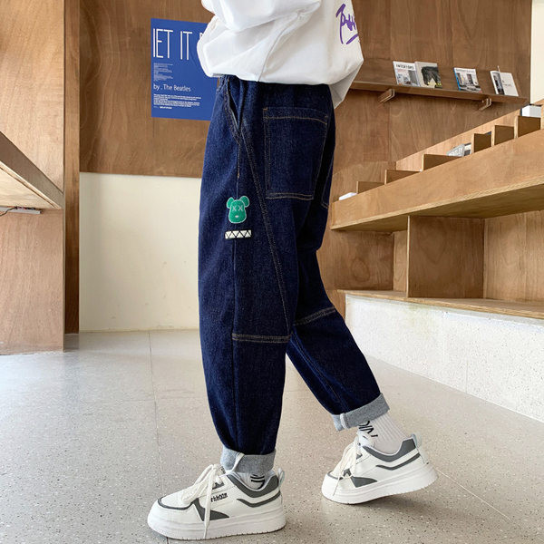 Ležerne traperice s džepom i vezom za dječake