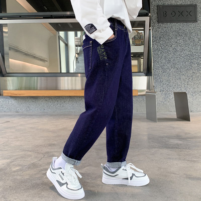 Dječje traperice s vezom i džepom