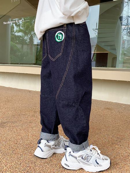 Dječje traperice s gumbom i džepom