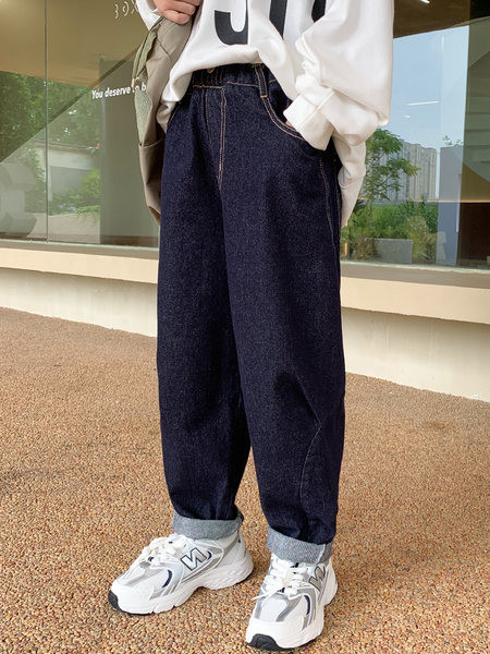 Dječje traperice s gumbom i džepom