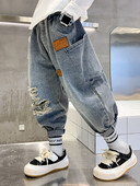 Παιδικό φαρδύ τζιν με σκισμένο εφέ για αγόρια