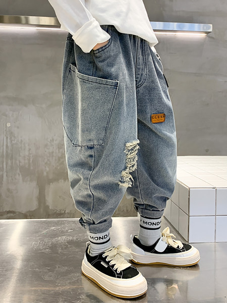 Παιδικό φαρδύ τζιν με σκισμένο εφέ για αγόρια