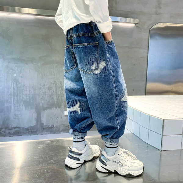 Ležerne traperice za dječake s poderanim uzorcima