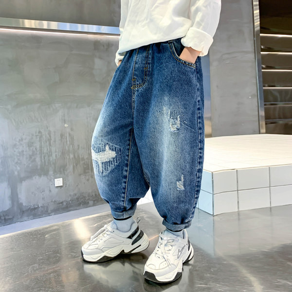 Ležerne traperice za dječake s poderanim uzorcima