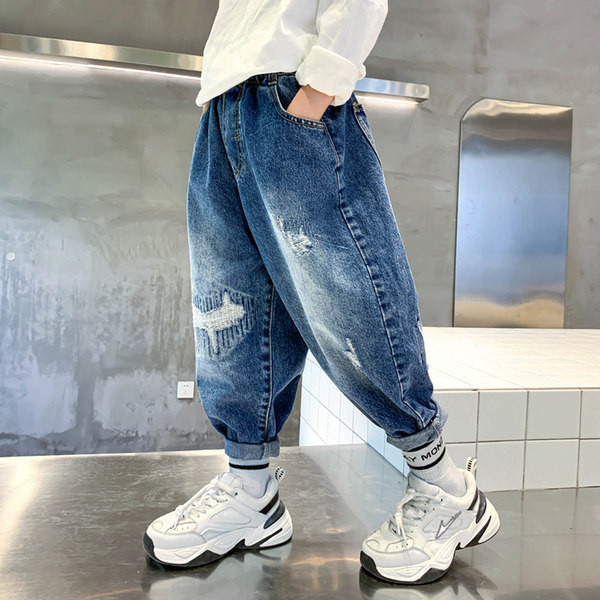 Ležerne traperice za dječake s poderanim uzorcima