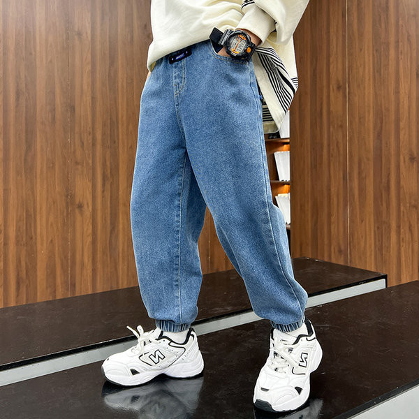 Madingi džinsai berniukams su elastine koja ir logotipu