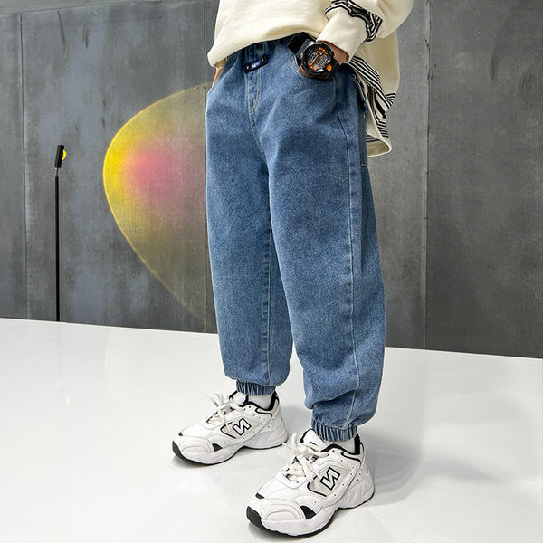 Madingi džinsai berniukams su elastine koja ir logotipu