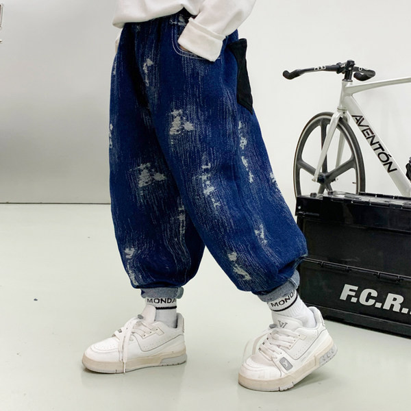 Novi model dječjih traperica s džepom