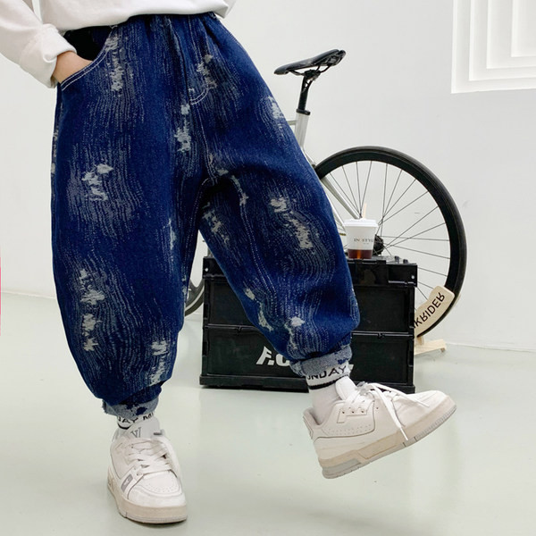 Novi model dječjih traperica s džepom