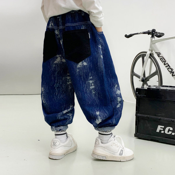 Novi model dječjih traperica s džepom