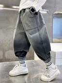 Taskuga laia säärega teksad poistele