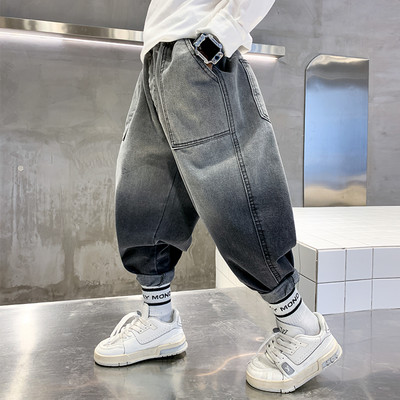 Taskuga laia säärega teksad poistele