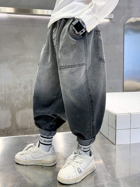 Taskuga laia säärega teksad poistele