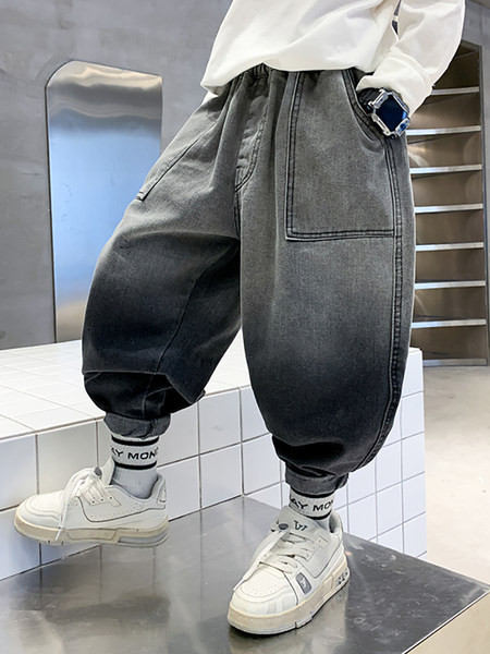 Taskuga laia säärega teksad poistele