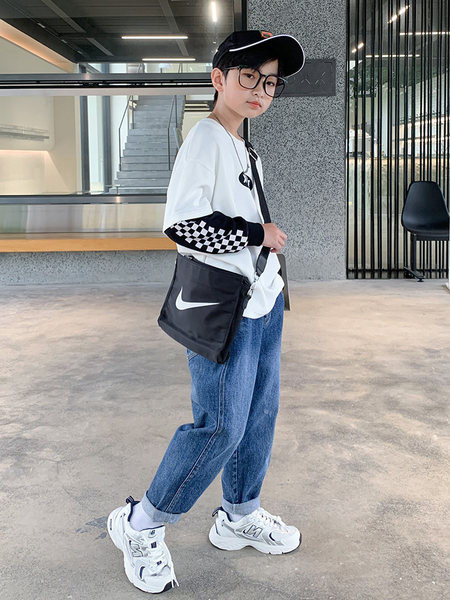 Ležerni dječji traperice clean model s džepom