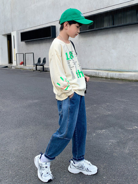 Dječje traperice s visokim strukom i džepom