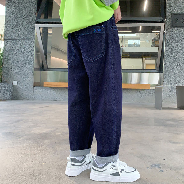 Dječji čisti model traperica s džepom