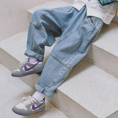 Un nou model de blugi pentru băieți cu un buzunar potrivit pentru viața de zi cu zi