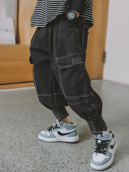 Pantaloni sport model lat cu buzunar