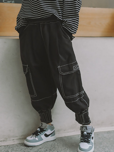 Pantaloni sport model lat cu buzunar