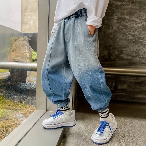 Mugavad laia säärega teksad sillerdavates toonides elastsusega