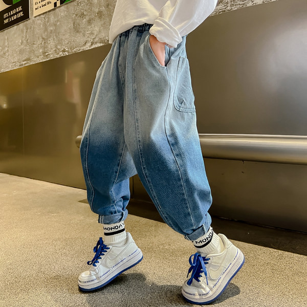 Mugavad laia säärega teksad sillerdavates toonides elastsusega