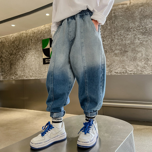 Mugavad laia säärega teksad sillerdavates toonides elastsusega