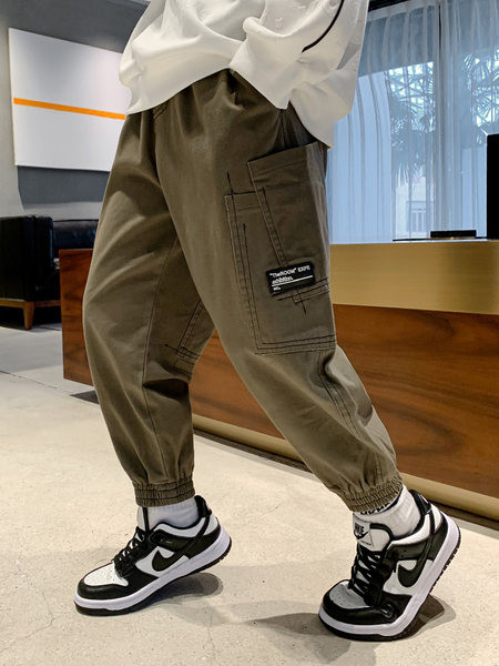 Dječje hlače s džepom u dvije boje