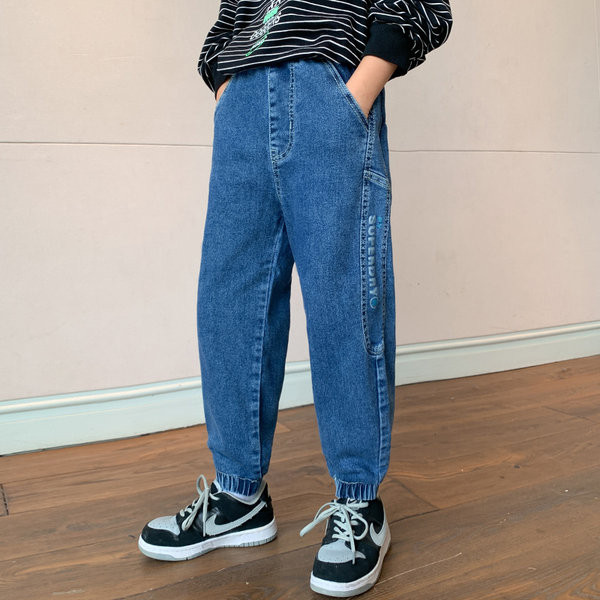 Zsebes és fűzős gyerekfarmer