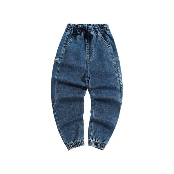 Modernus džinsų švarus modelis su kišene