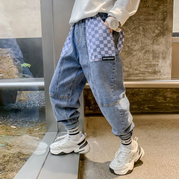 Alkalmi farmernadrág fiúknak mintával