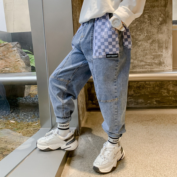 Alkalmi farmernadrág fiúknak mintával