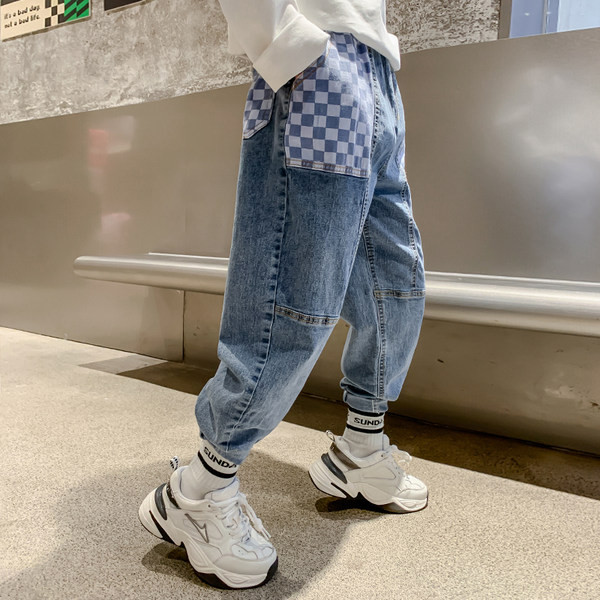 Alkalmi farmernadrág fiúknak mintával