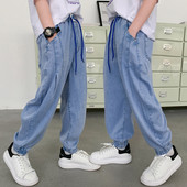 Divatos fiú farmernadrág elasztikus lábkötővel és zsebbel