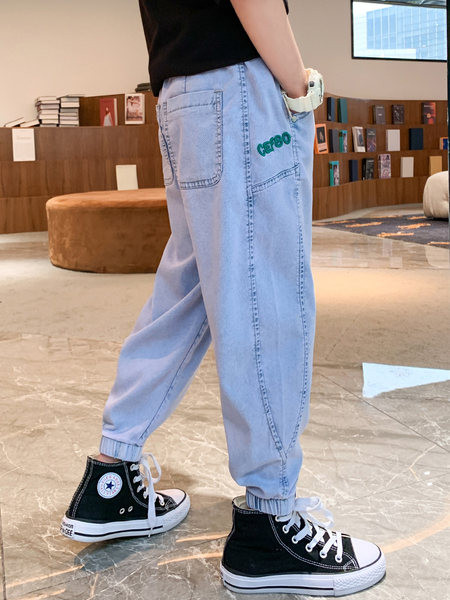 Vaikiški džinsai su kišenėmis ir siuvinėjimais