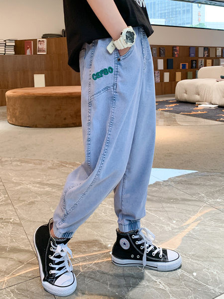 Vaikiški džinsai su kišenėmis ir siuvinėjimais