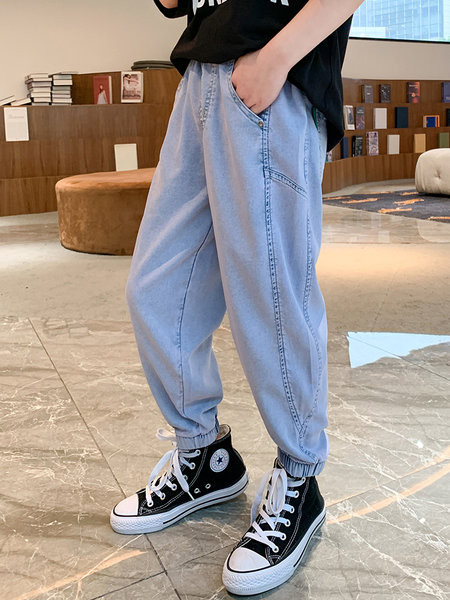 Vaikiški džinsai su kišenėmis ir siuvinėjimais