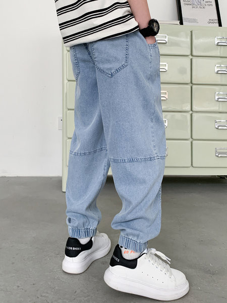 Vaikiški laisvalaikio džinsai berniukams - ploni su kišenėmis ir kaklaraiščiais