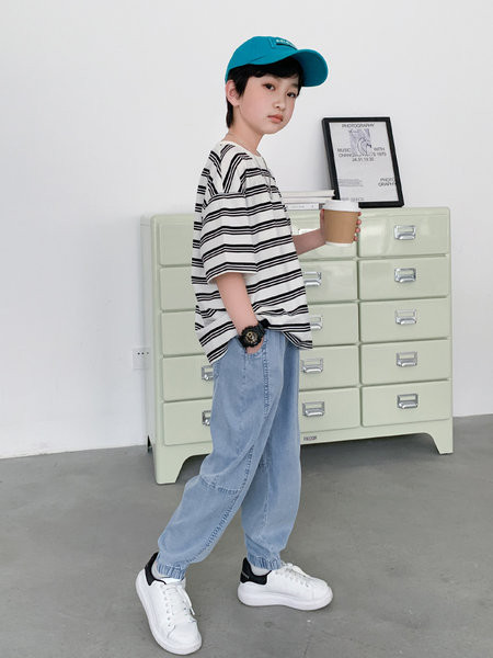 Vaikiški laisvalaikio džinsai berniukams - ploni su kišenėmis ir kaklaraiščiais