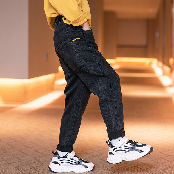 Új modell gyerekfarmer fiúknak logóval és zsebbel