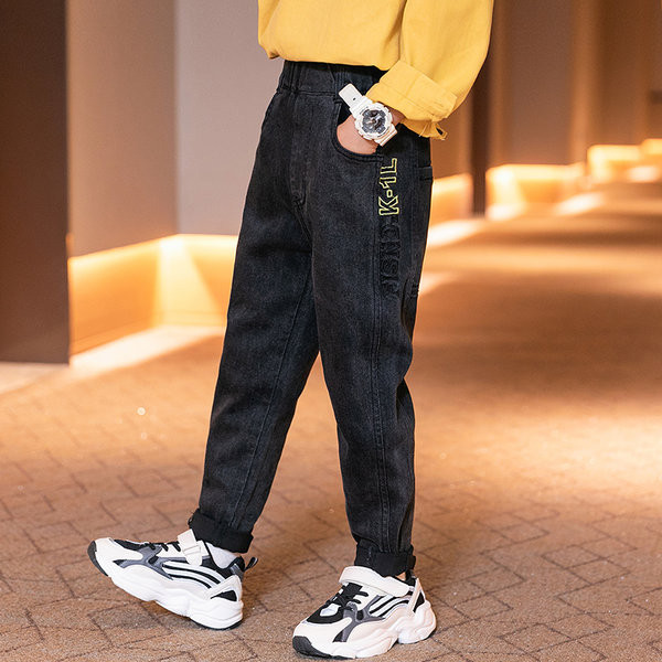 Új modell gyerekfarmer fiúknak logóval és zsebbel