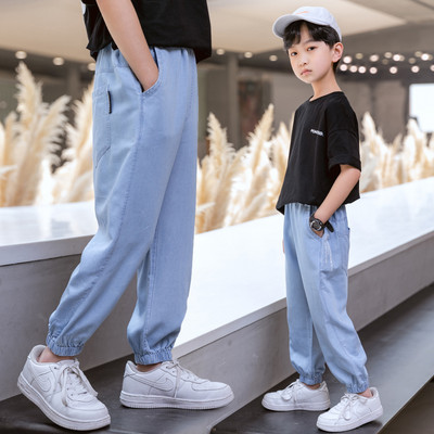 Dječje hlače s džepom u jednoj boji