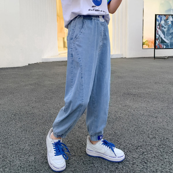 Gyermek nadrág fiúknak mintával és fűzővel